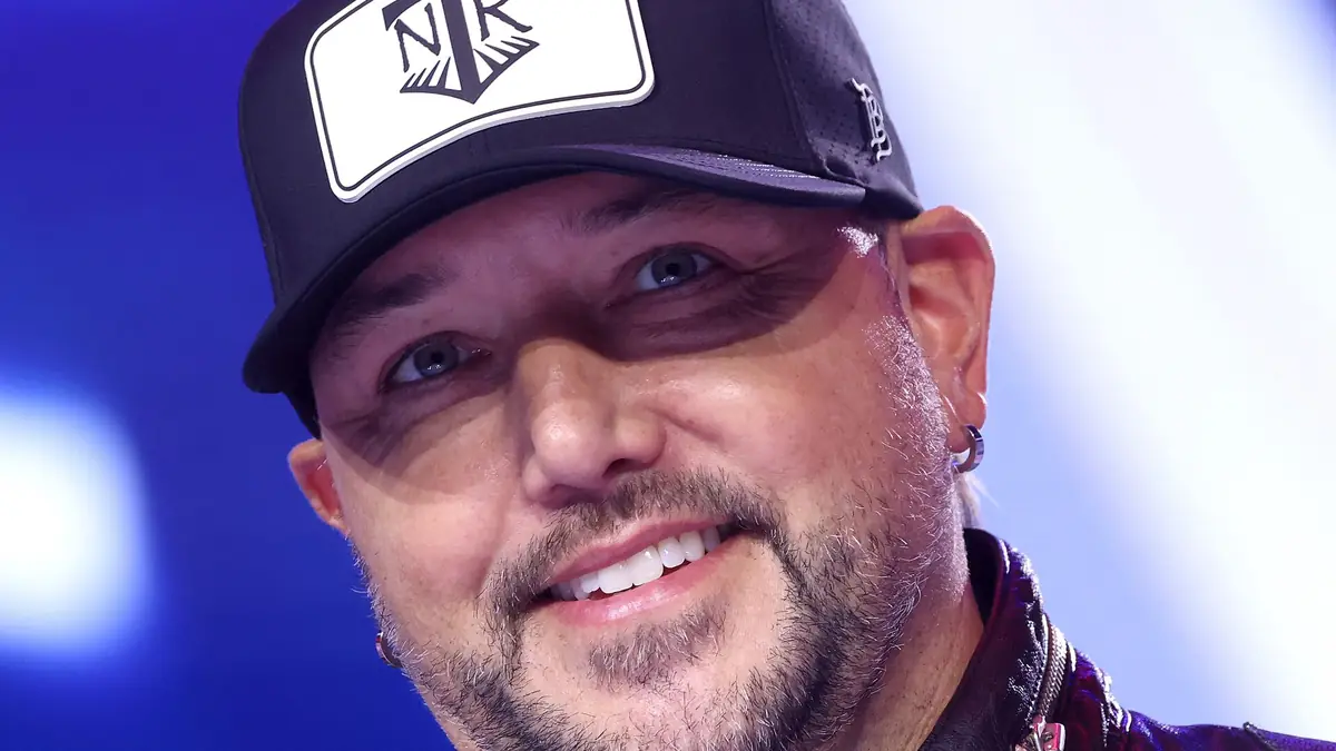 Jason Aldean speaking with attendees at the 2025 AmericaFest at the Phoenix Convention Center in Phoenix, Arizona